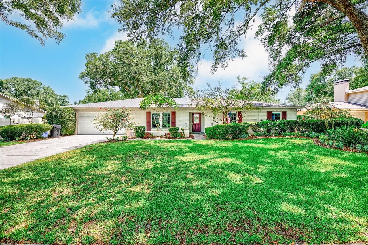 911 Woodcliff Ave., Tampa, FL 33613