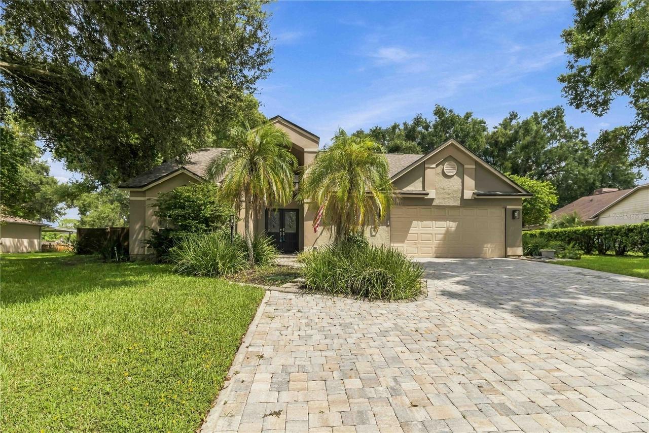2704 Buckhorn Oaks Dr., Valrico, FL 33594