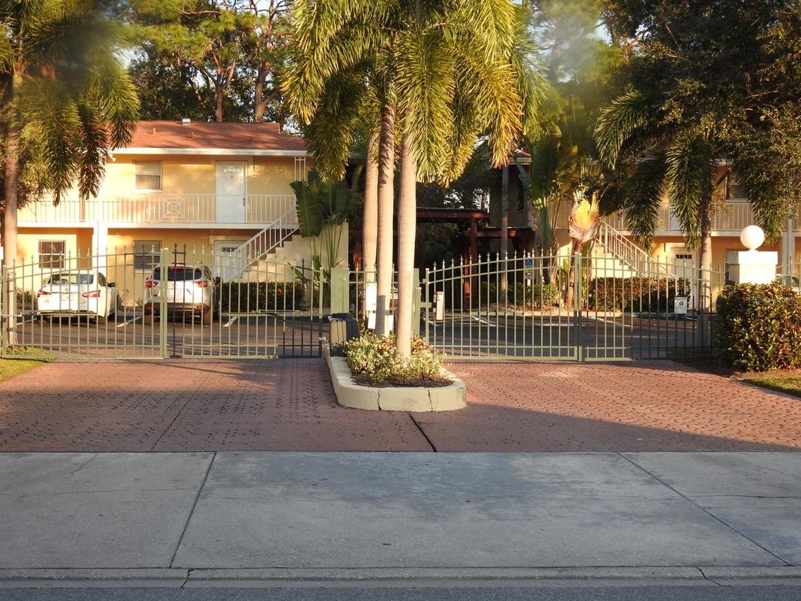 972 La Costa Cir. #8, Sarasota, FL 34237