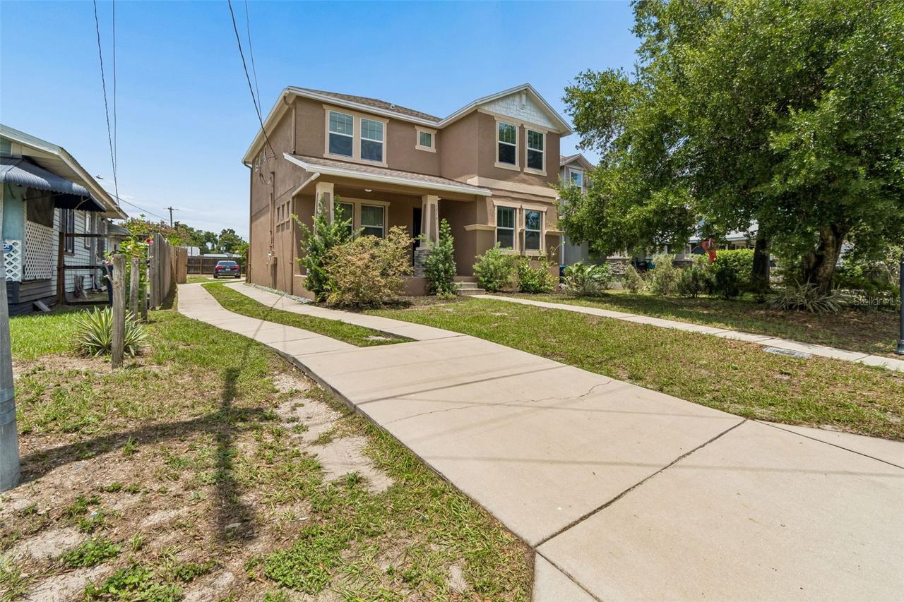 1216 E Giddens Ave, Tampa, FL 33603