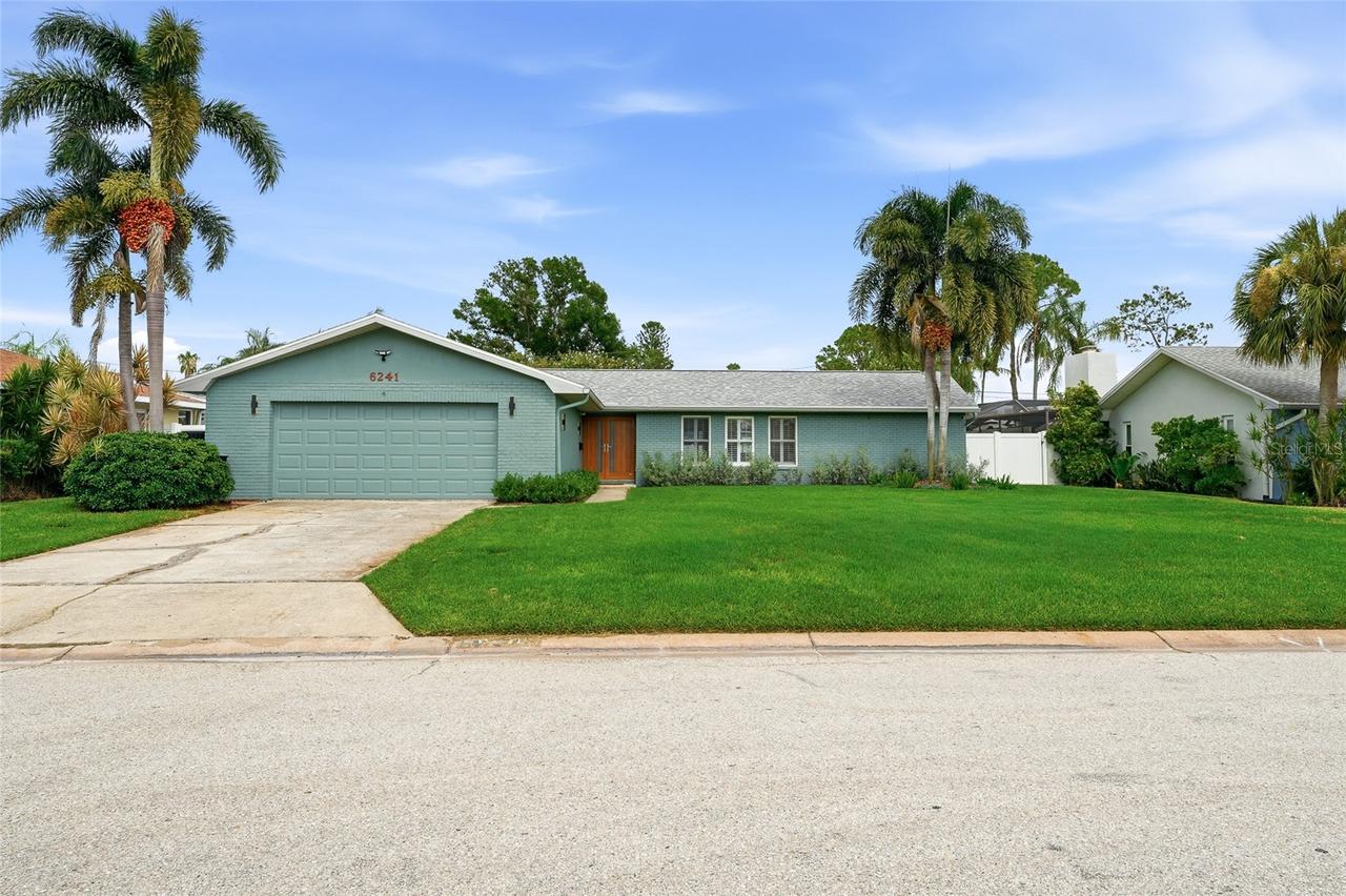 6241 Tanglewood Dr., St Petersburg, FL 33702