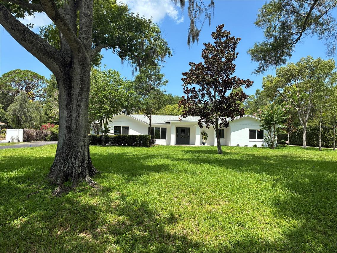 1646 Robin Hood Ln., Clearwater, FL 33764