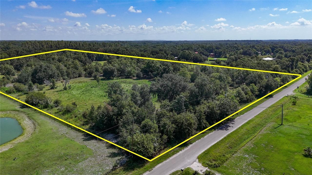 Red Hawk Ln., Plant City, FL 33565