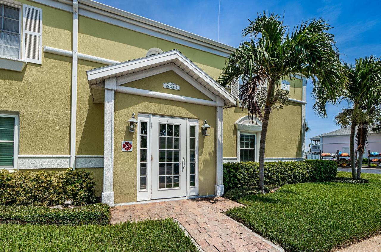 5215 Coquina Key Dr. #B, St Petersburg, FL 33705