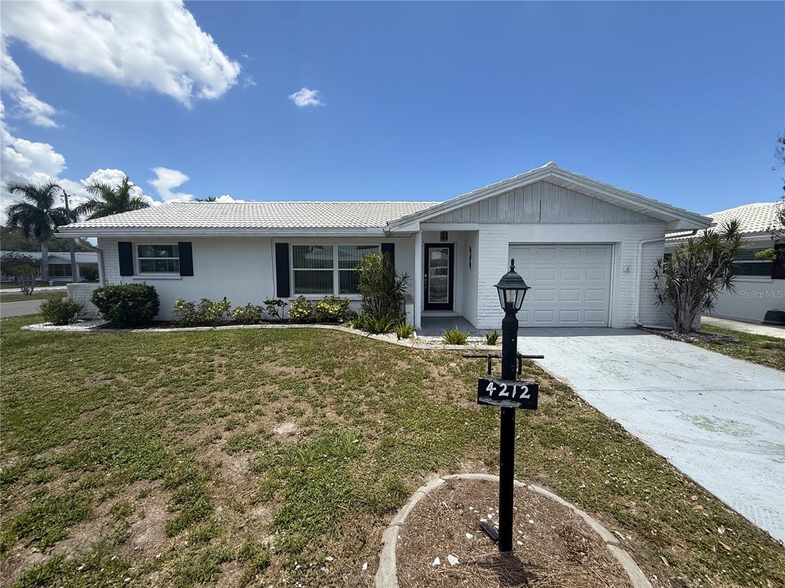 4212 Neil Ln., Bradenton, FL 34208
