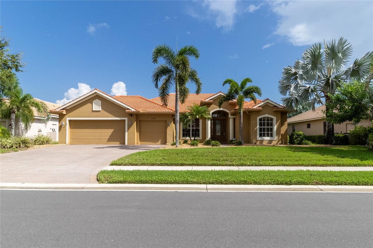 12709 Penguin Dr., Bradenton, FL 34212