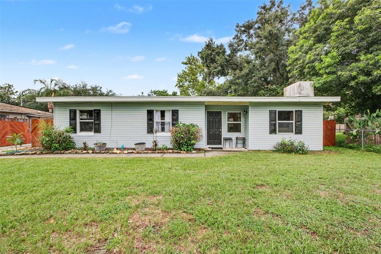231 E 1st St., Chuluota, FL 32766