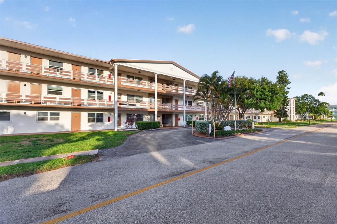 6015 19th St. #215, St Petersburg, FL 33714