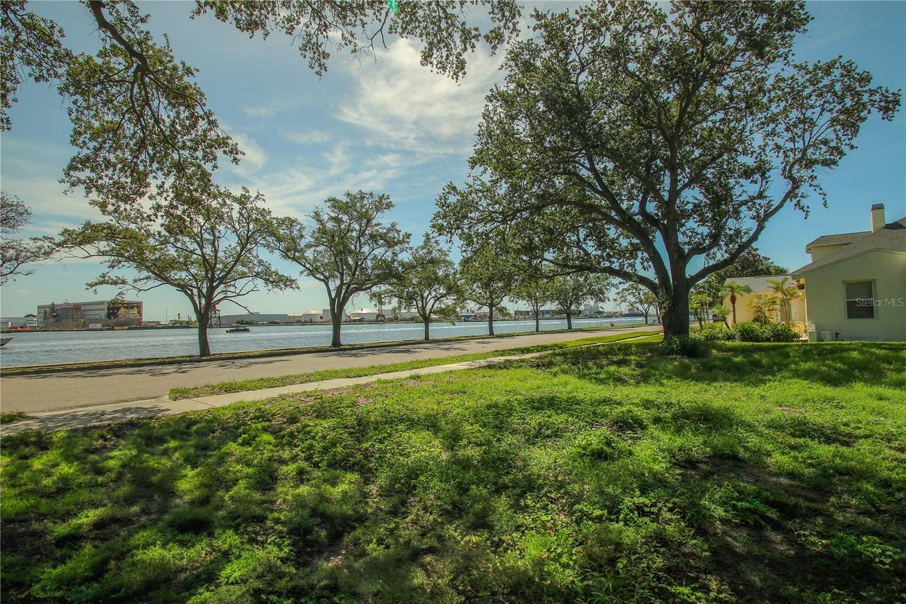 424 Channel Dr., Tampa, FL 33606