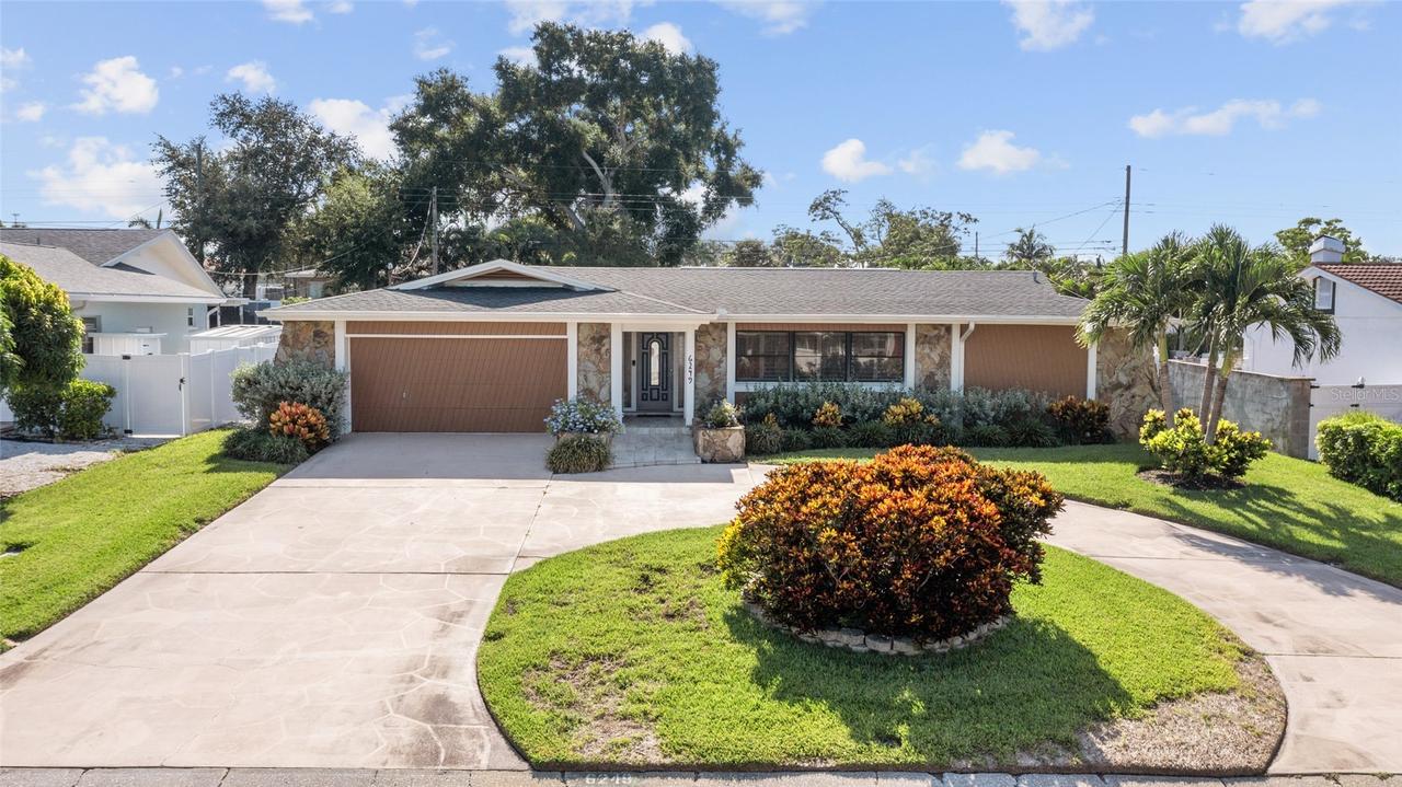 6249 Hillside Ave., Seminole, FL 33772