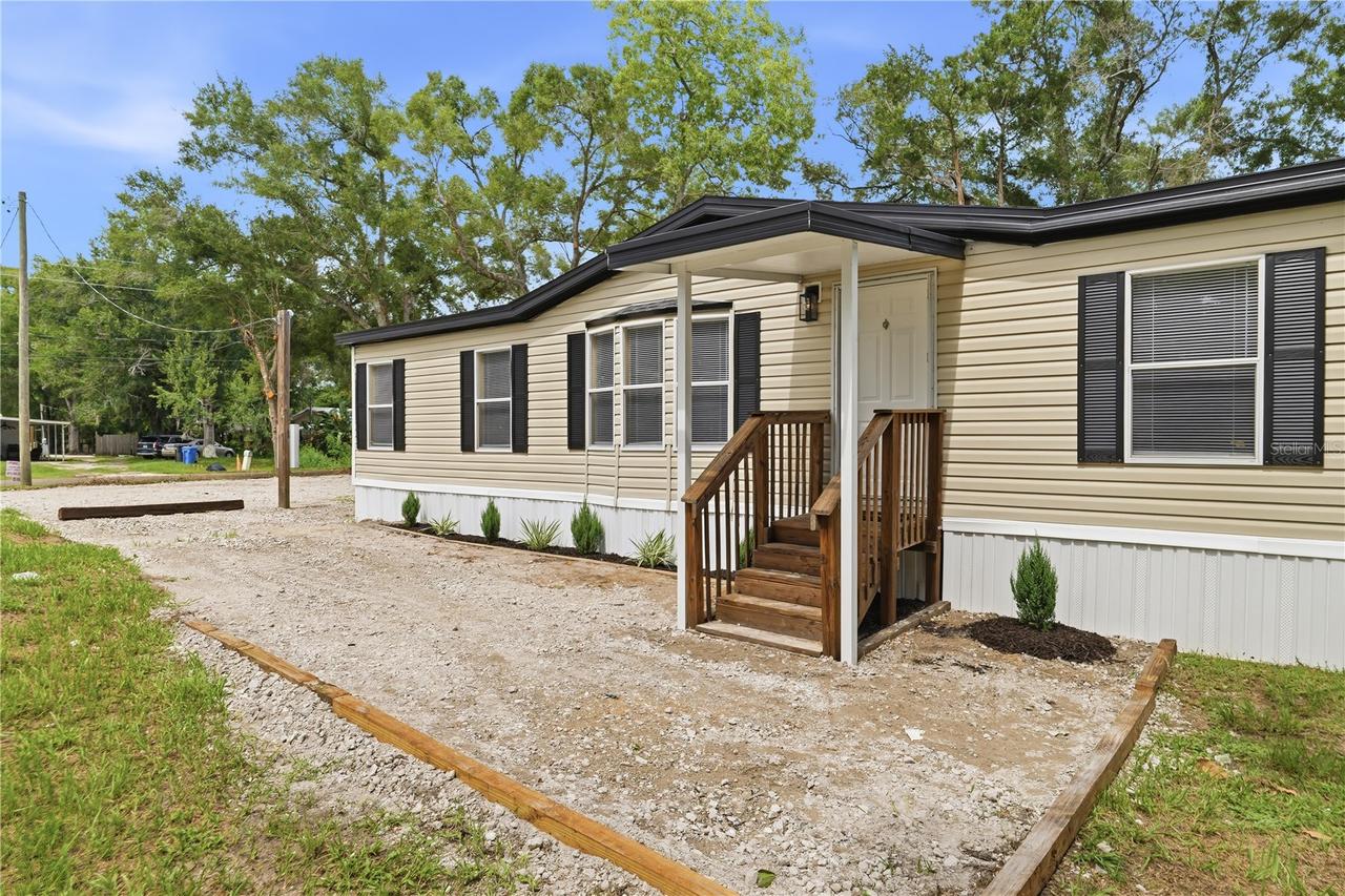 8726 N Meadowview Cir, Tampa, FL 33625