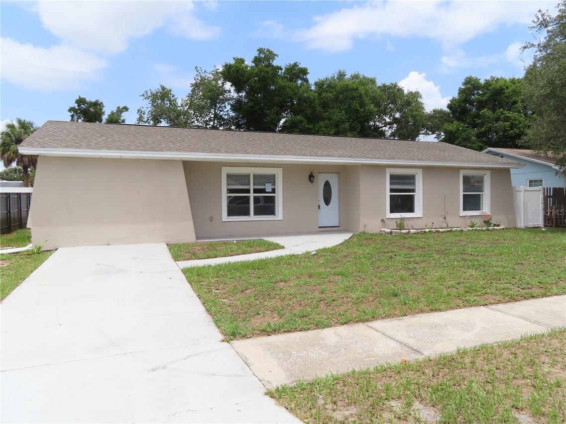1215 Windsor Cir., Brandon, FL 33510
