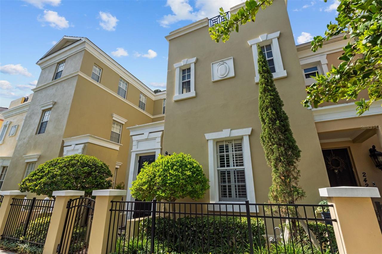 2419 Victoria Gardens Ln., Tampa, FL 33609