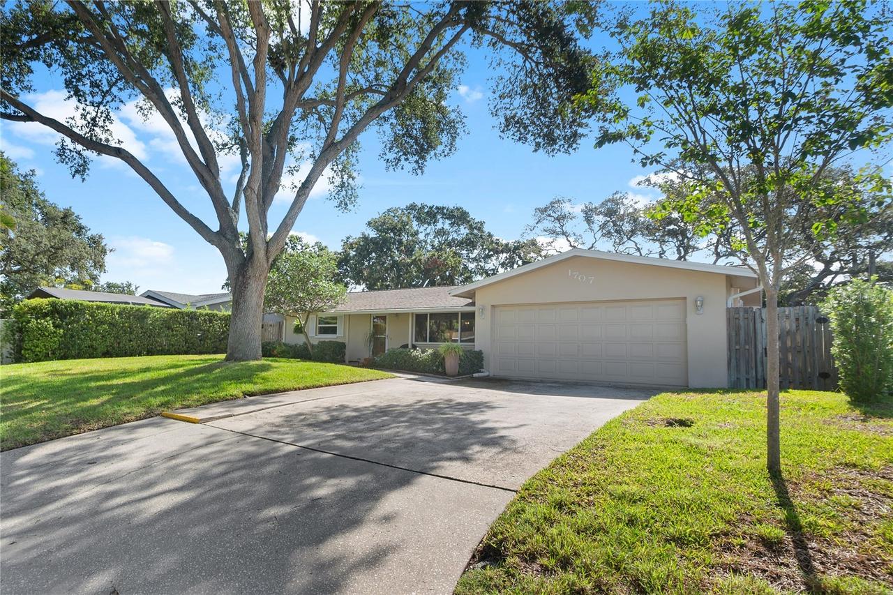 1707 Ridgeway Dr., Clearwater, FL 33755