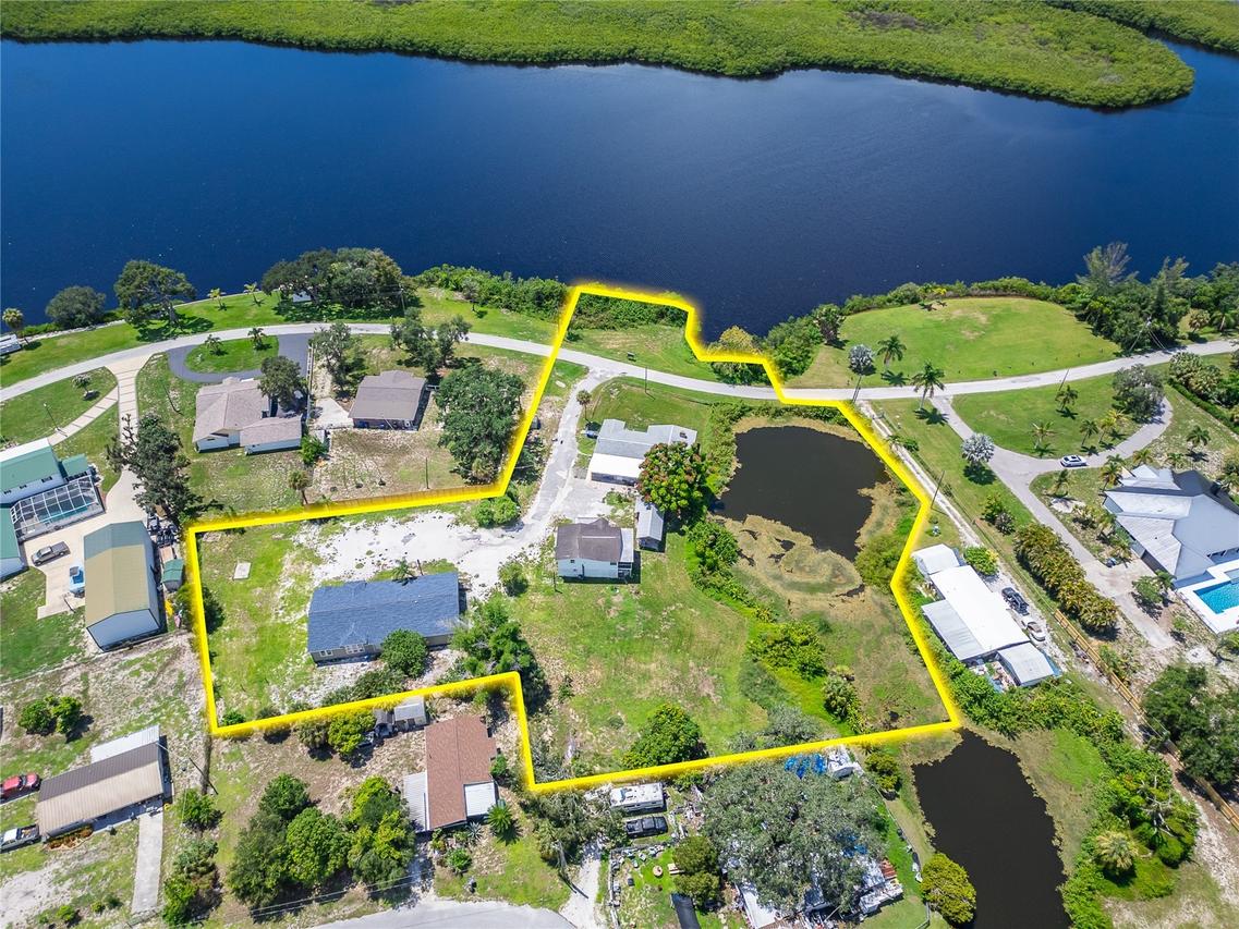 701 Fish Lips Ln., Ruskin, FL 33570