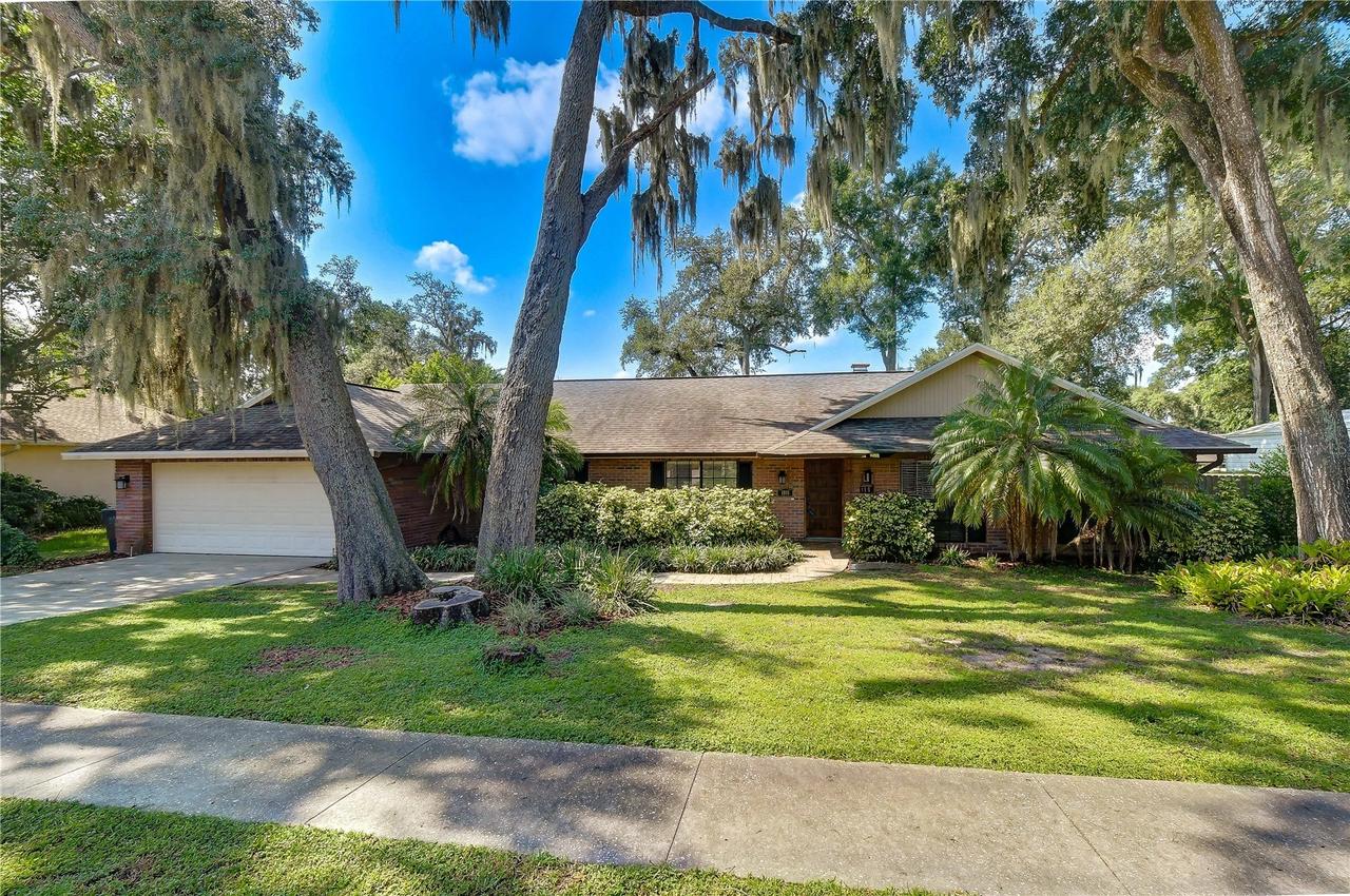 1101 Oakridge Manor Dr., Brandon, FL 33511