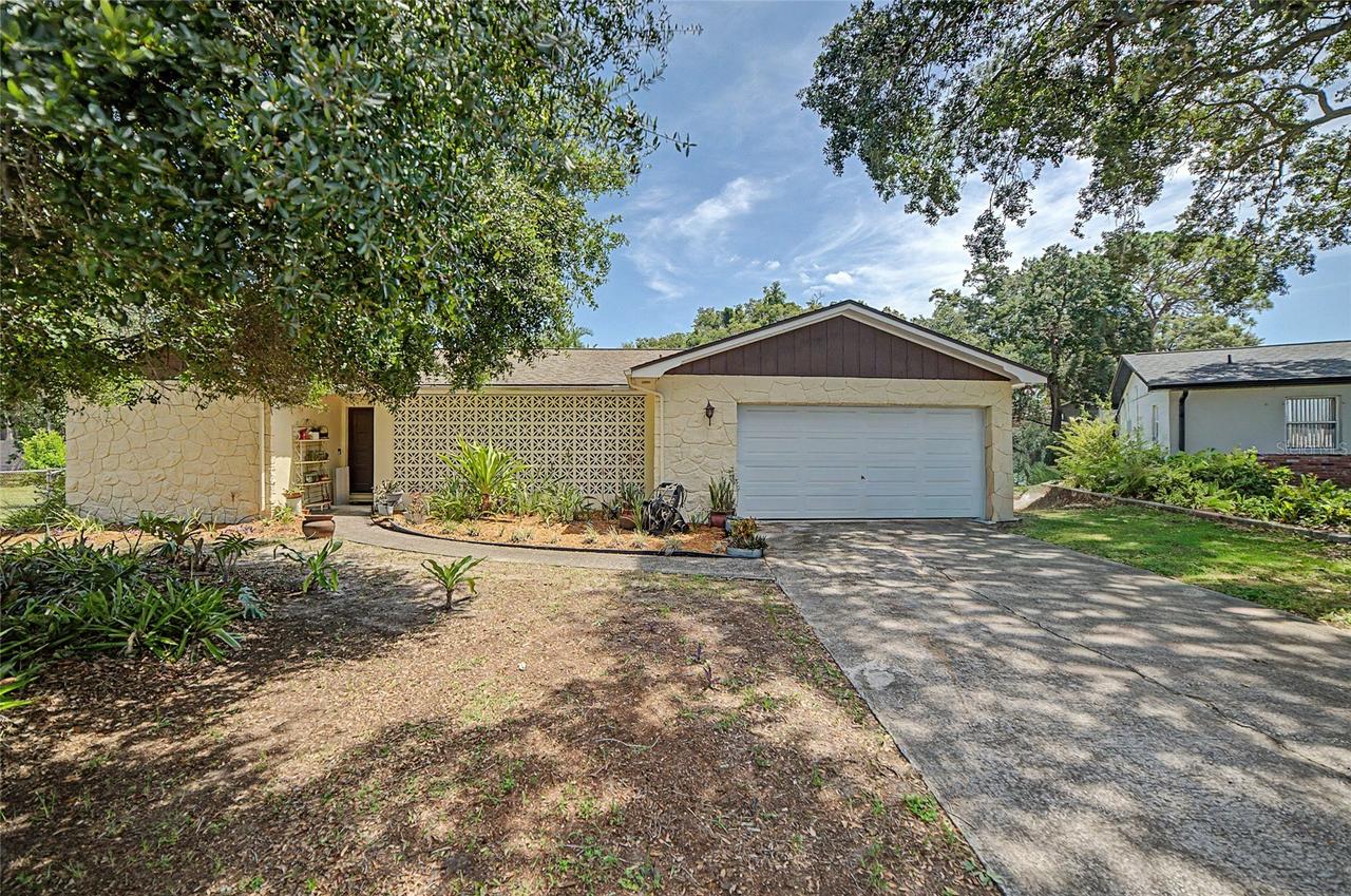 612 Barkfield Loop, Brandon, FL 33511