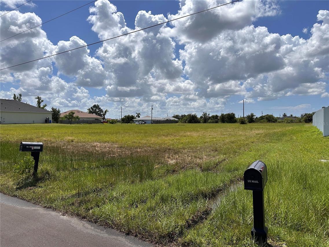 2738 NW 10th Ter., Cape Coral, FL 33993