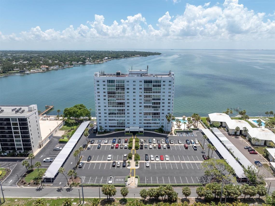 7200 Sunshine Skyway Ln S #15H, St Petersburg, FL 33711