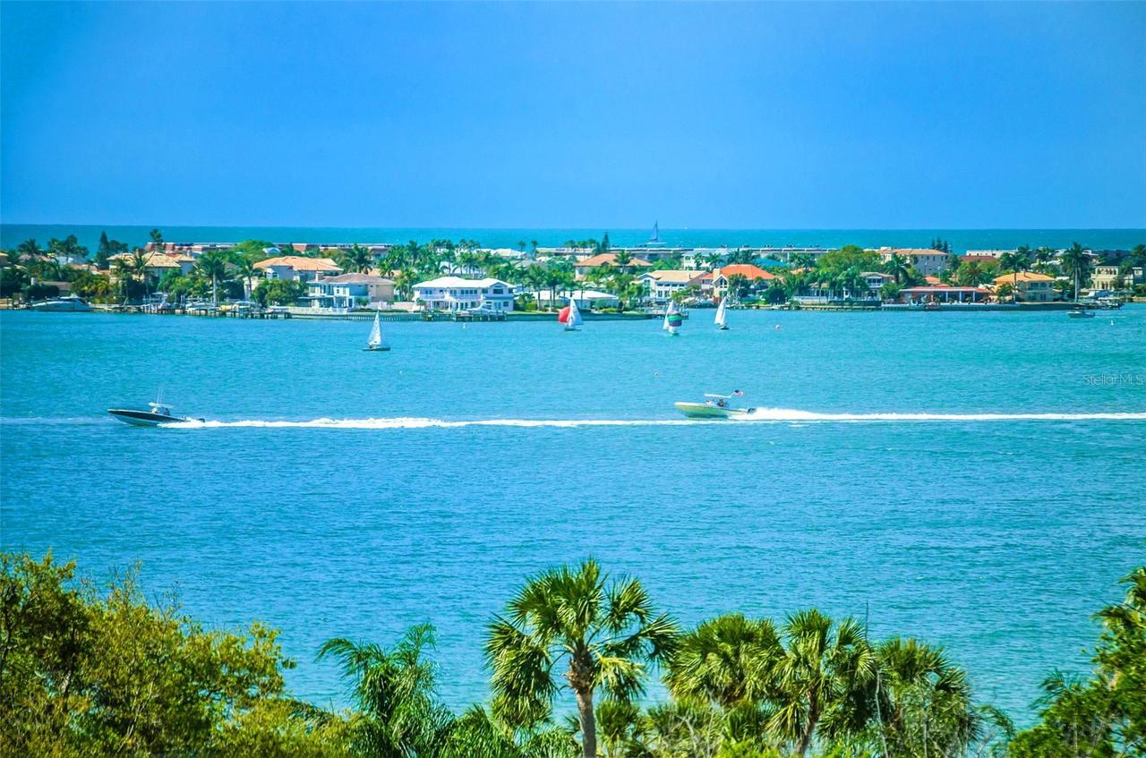 139 Bluff View Dr. #407, Belleair Bluffs, FL 33770