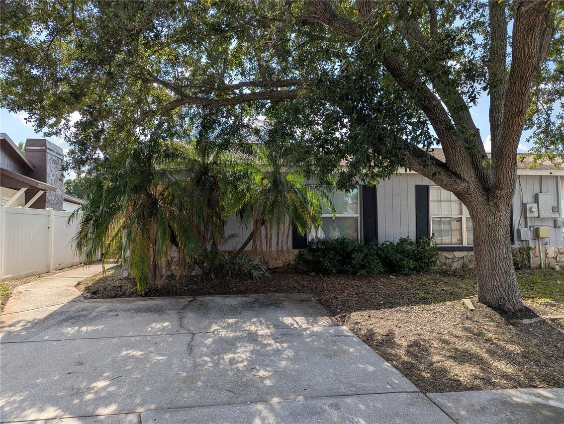 1209 Mohrlake Dr., Brandon, FL 33511