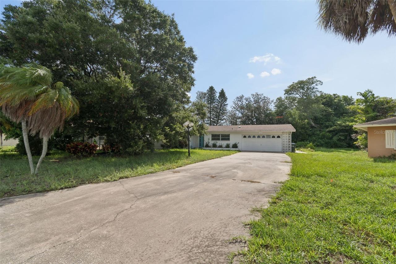 11435 Oval Dr., Largo, FL 33774