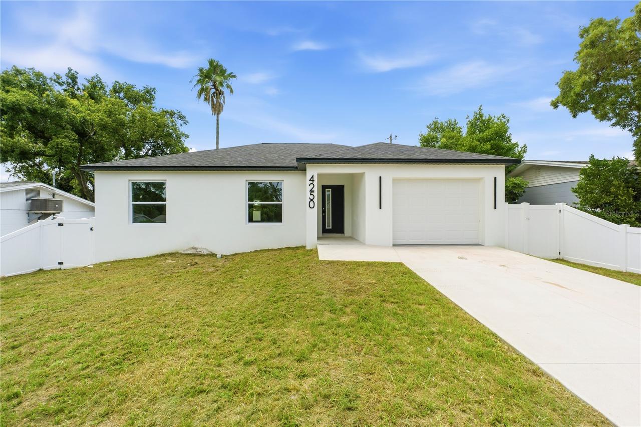 4250 Oak Bluff Ave., Holiday, FL 34691