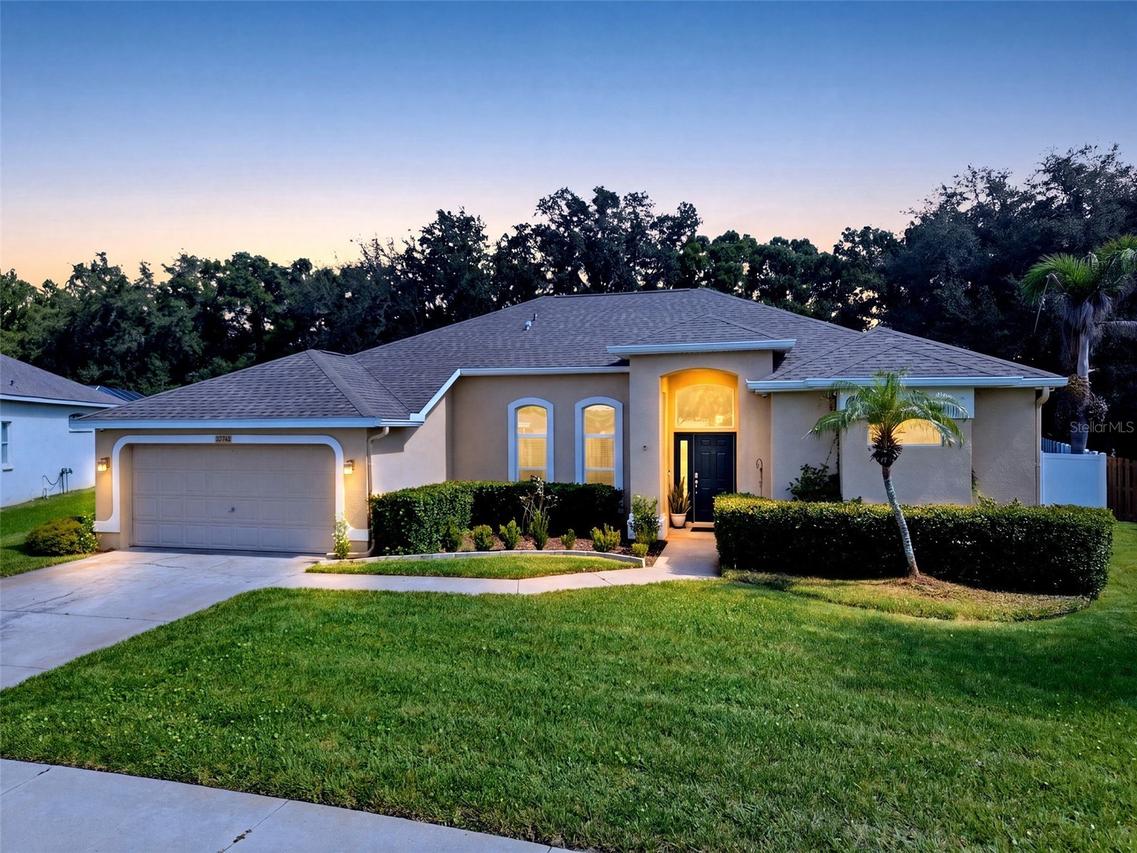 4704 Red Warbler Ln., Valrico, FL 33596