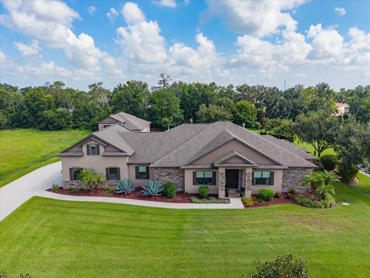 408 Hawk Talon Dr., Lithia, FL 33547