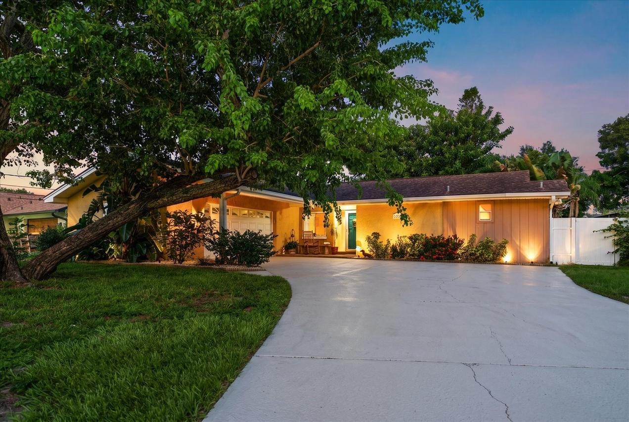 12811 Lake Dr., Largo, FL 33774