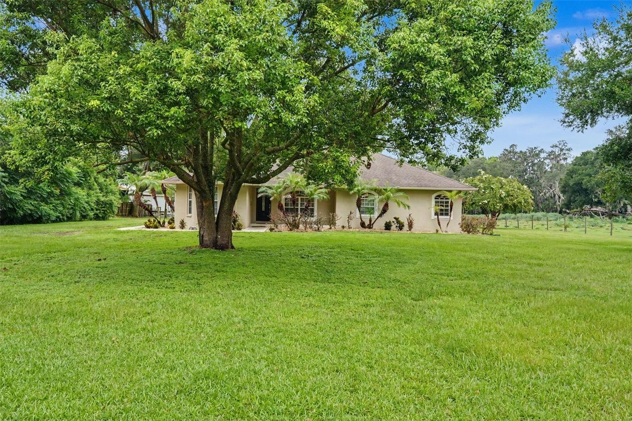4618 Reola Rd., Dover, FL 33527