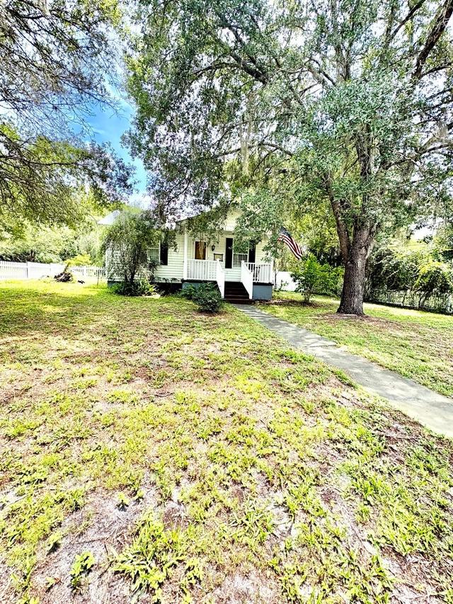 16 52nd St., Yankeetown, FL 34498