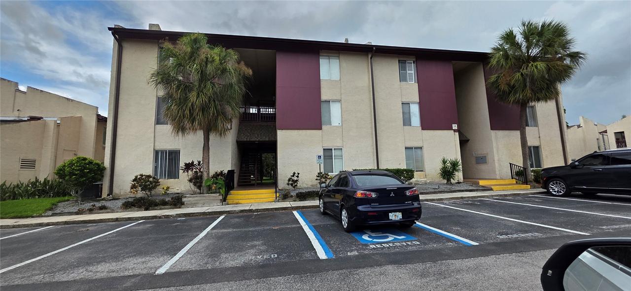 3814 N Lake Dr. #70, Tampa, FL 33614