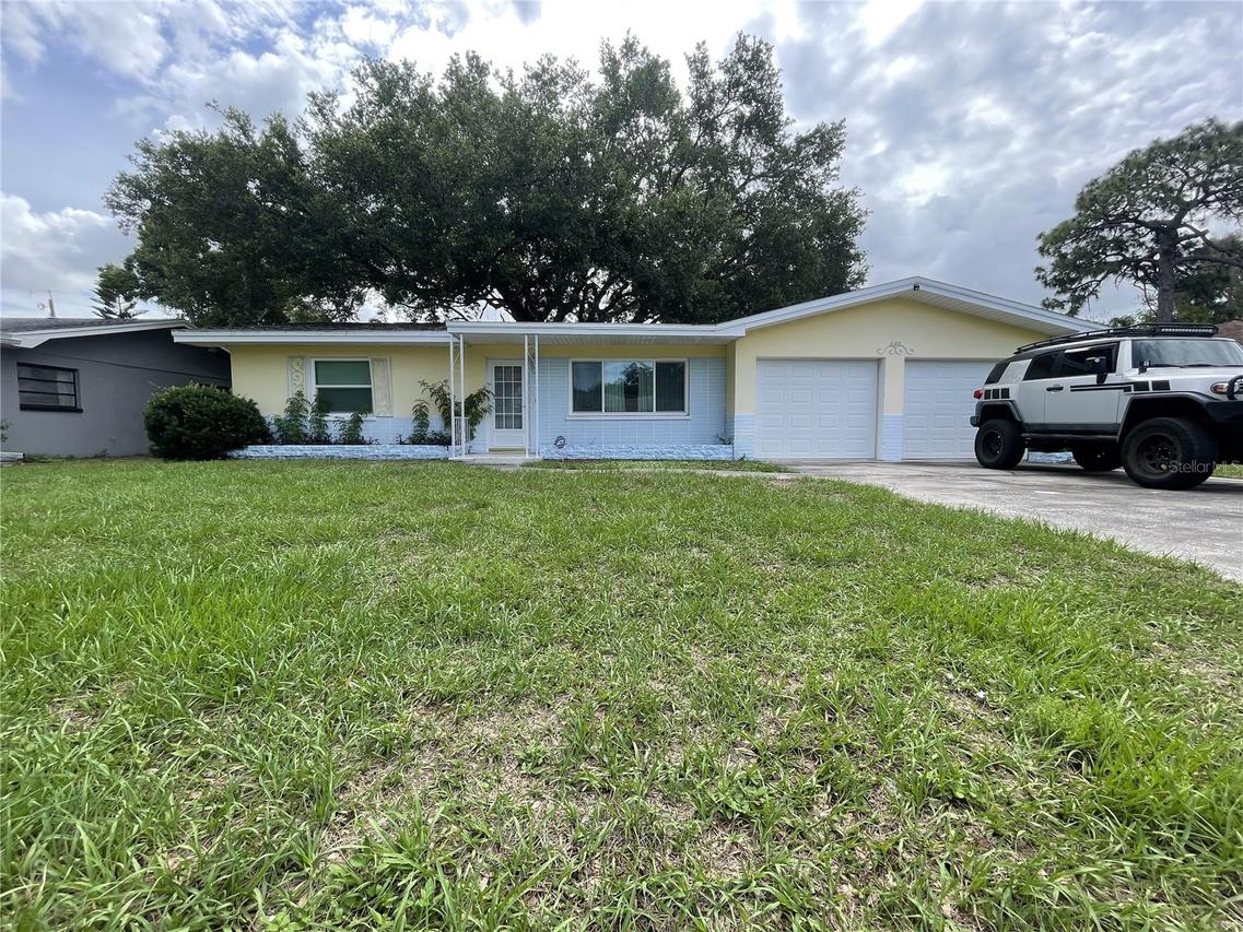 635 Deville Dr., Largo, FL 33771