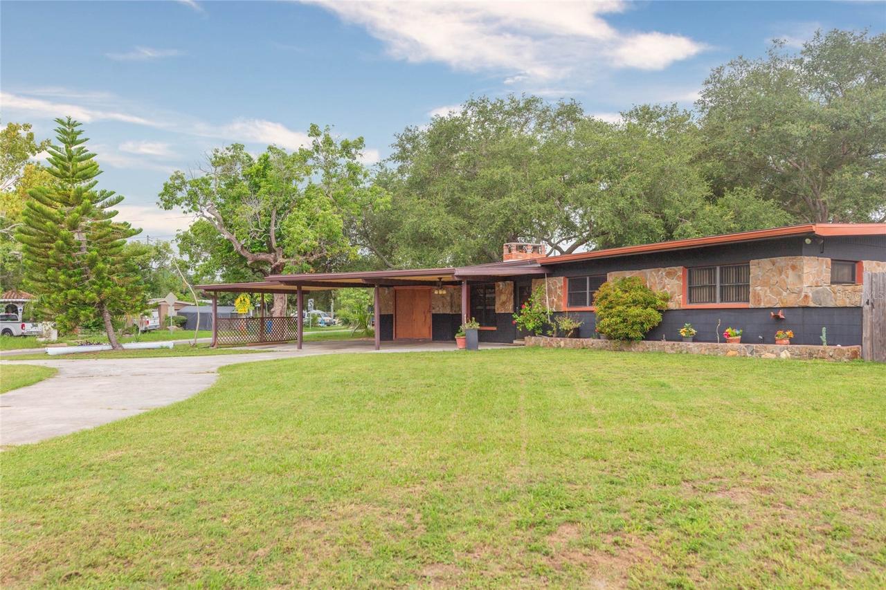 8813 SE Flame Vine Ave., Seminole, FL 33777