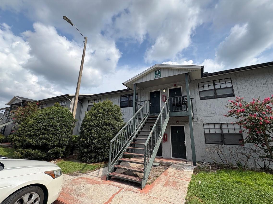 203 Poinsettia Pine Ct. #102, Tampa, FL 33612