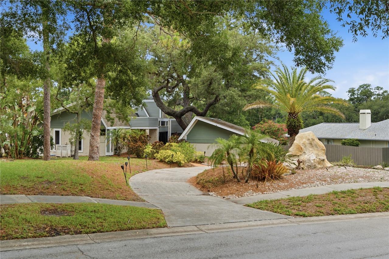 2860 Briarwood Ln., Palm Harbor, FL 34683
