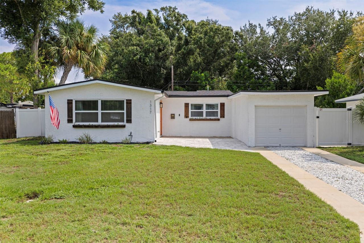 1317 Essex Dr., St Petersburg, FL 33710