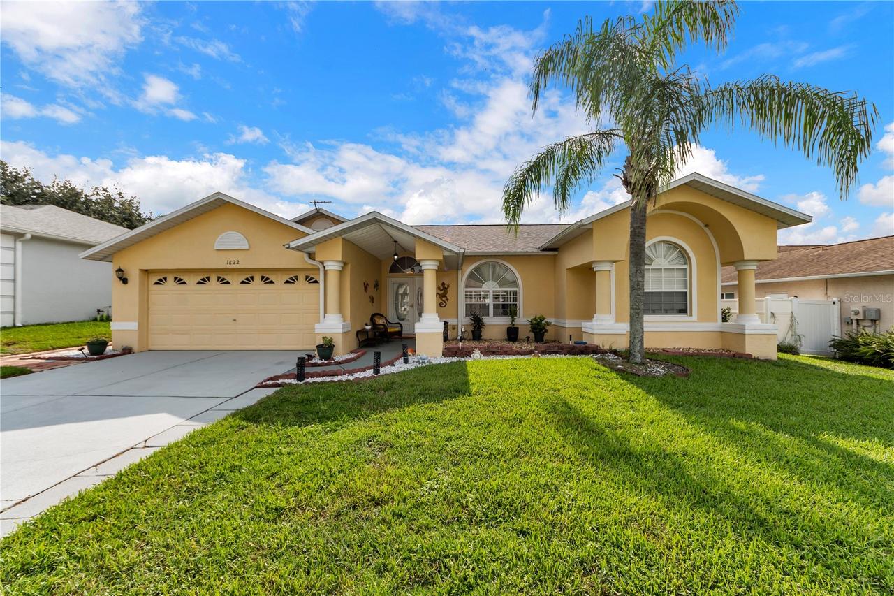 1622 Crazy Horse Dr, Lutz, FL 33548
