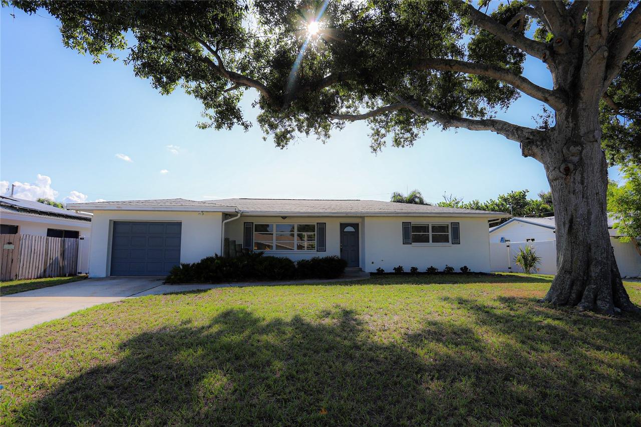 10011 110th St., Seminole, FL 33772