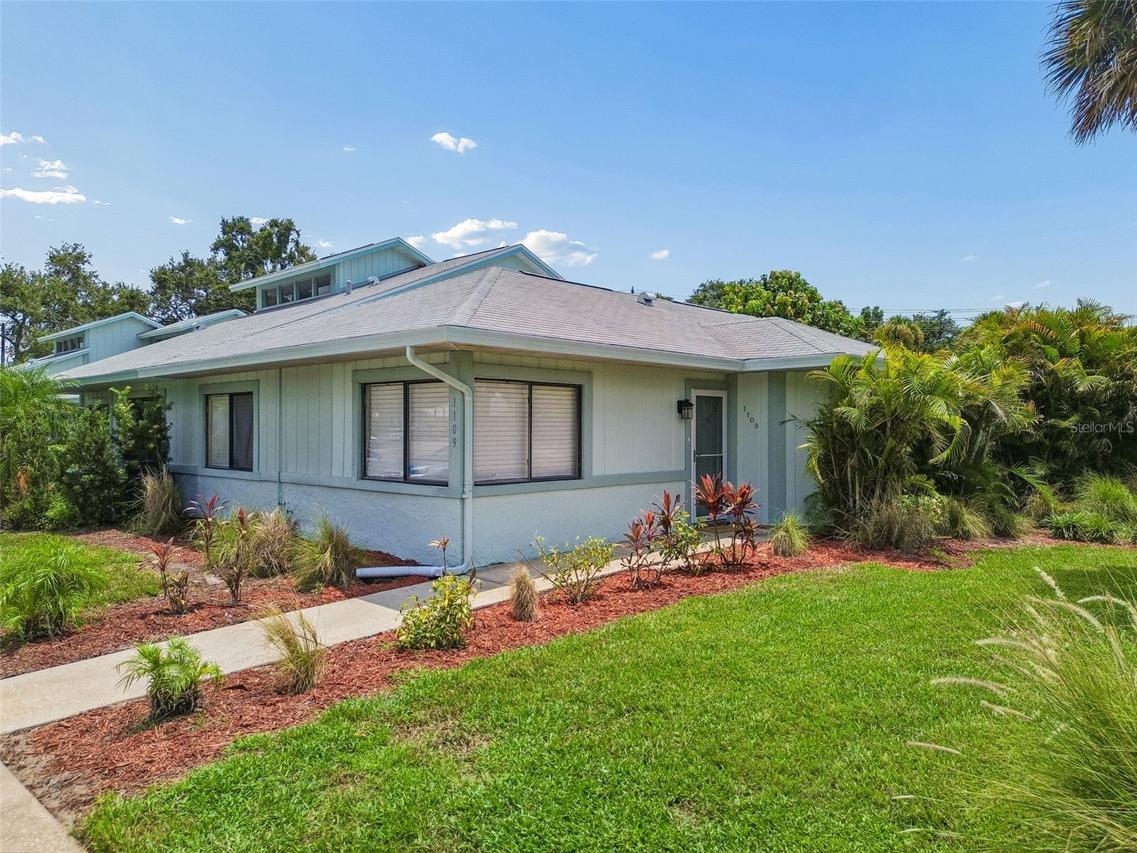 1109 Somerset Cir., Dunedin, FL 34698