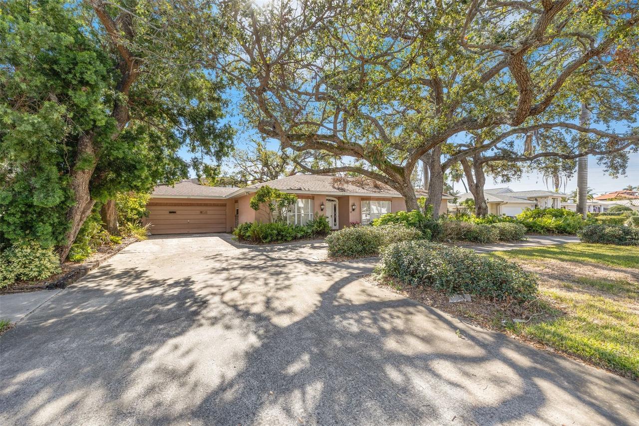 215 Snell Isle Blvd., St Petersburg, FL 33704