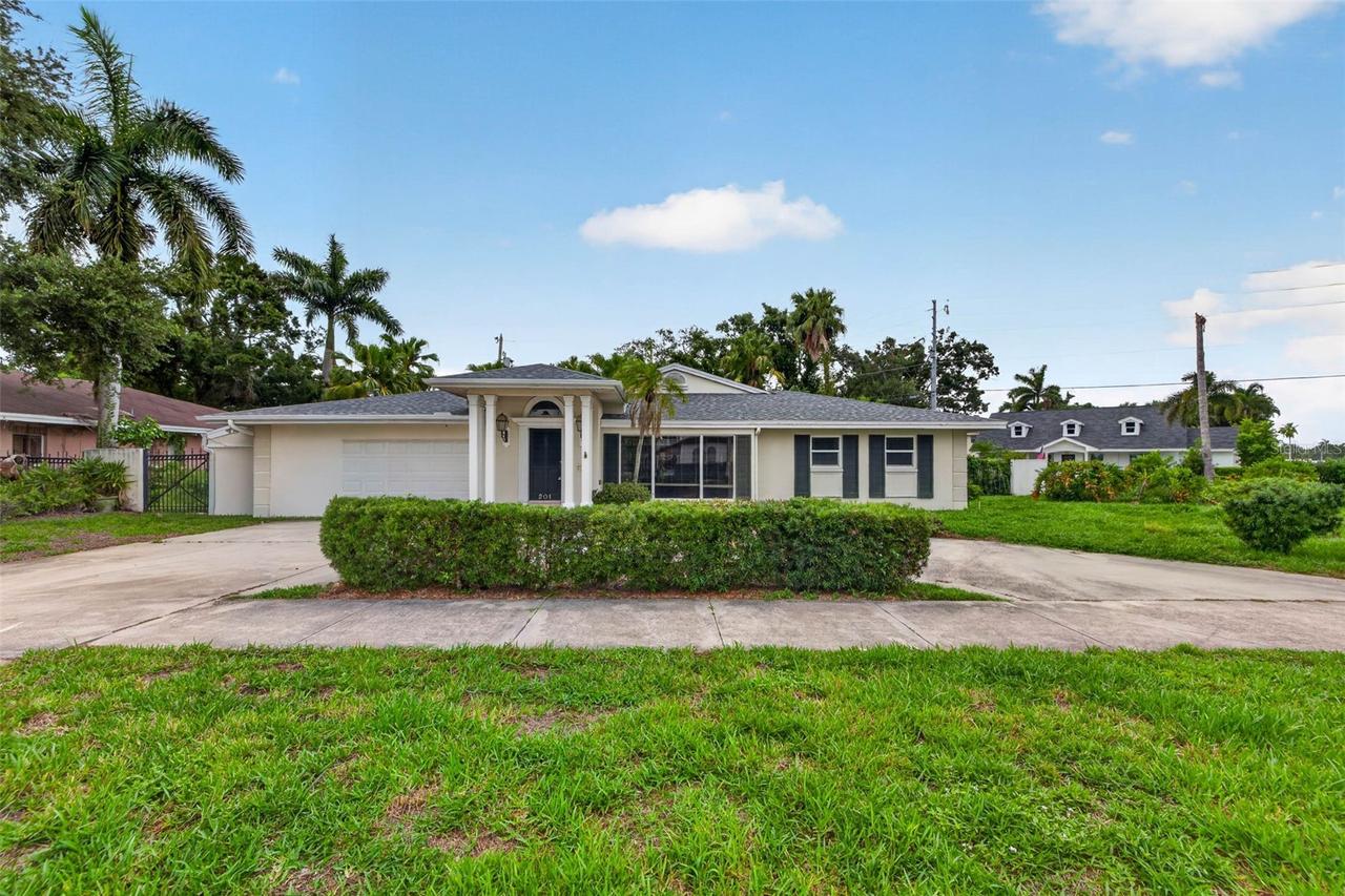 201 Snell Isle Blvd., St Petersburg, FL 33704