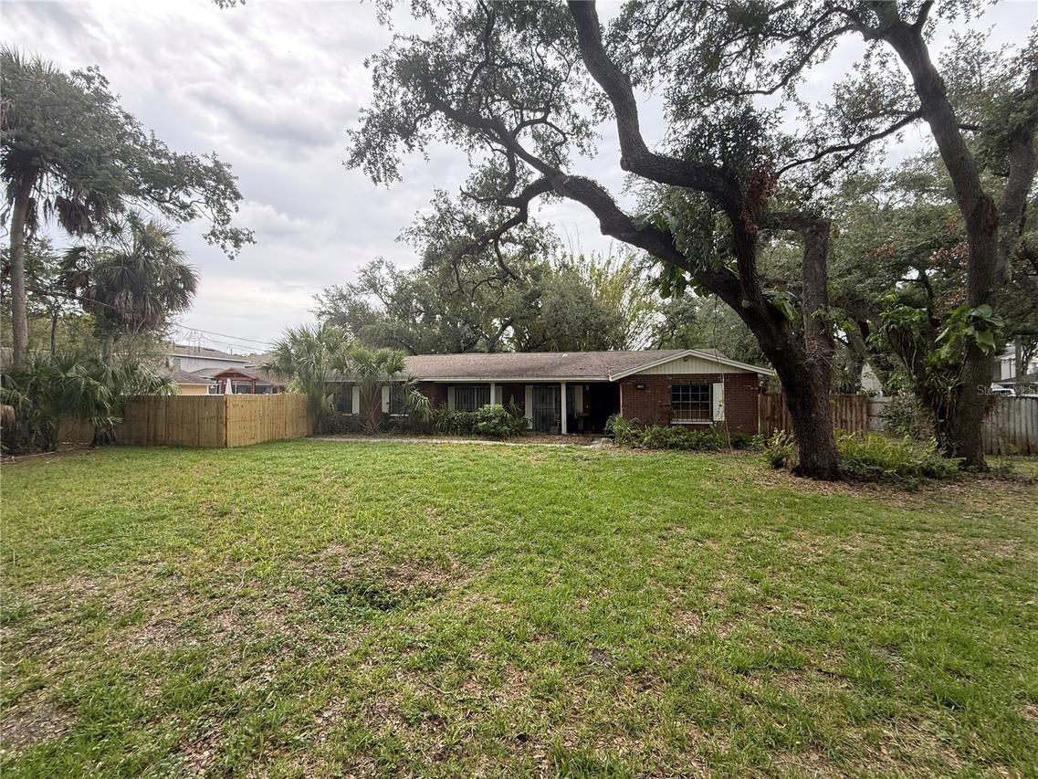 4611 W Loughman St., Tampa, FL 33616
