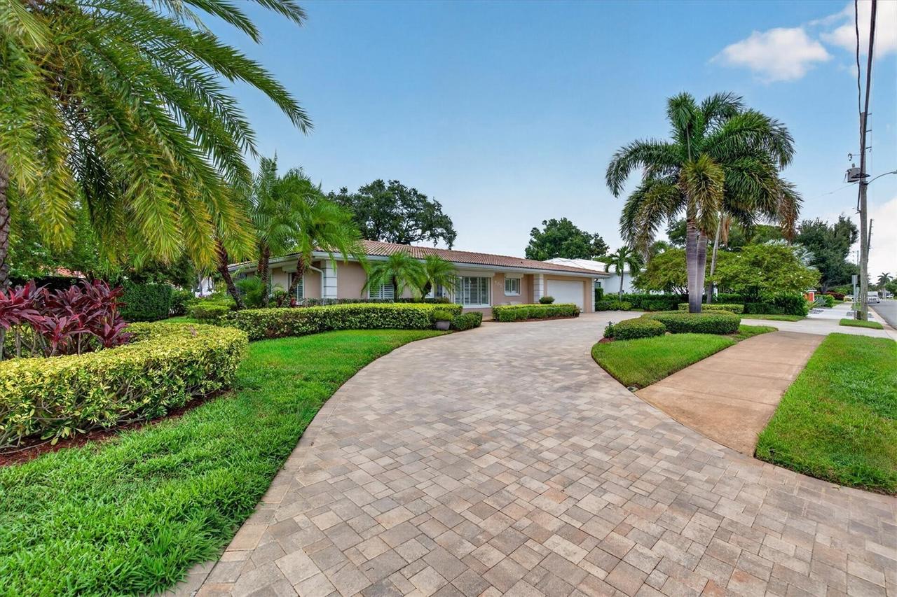 802 Osceola Rd., Belleair, FL 33756