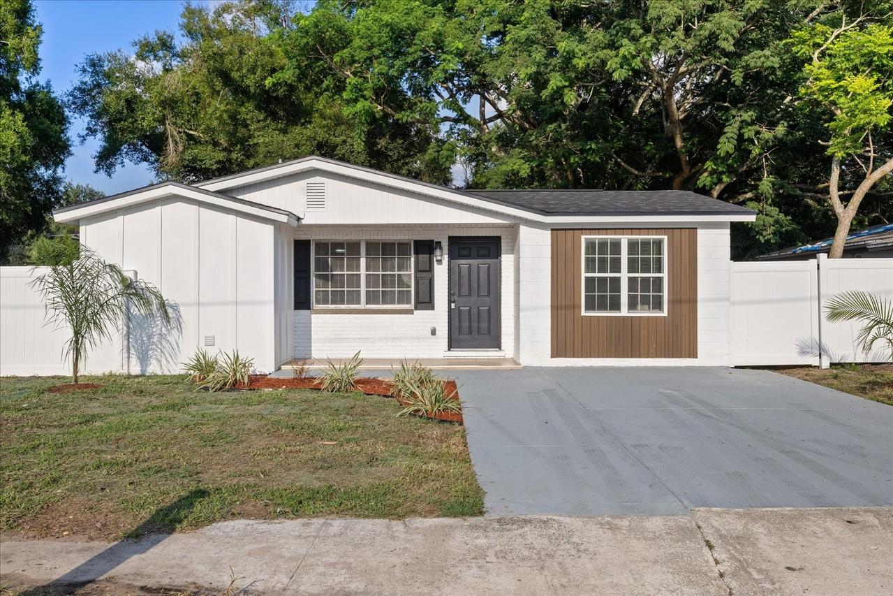 8711 N River Forest Cir., Tampa, FL 33604