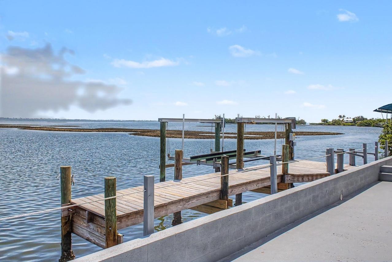 6927 21st St., Bradenton, FL 34207