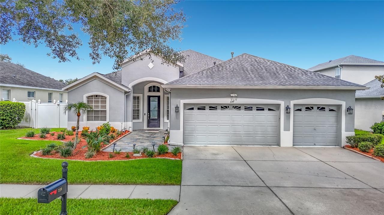 220 Ronja Ln., Valrico, FL 33594