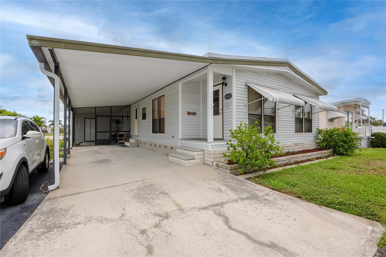 6821 Americana Dr. #106, St Petersburg, FL 33702