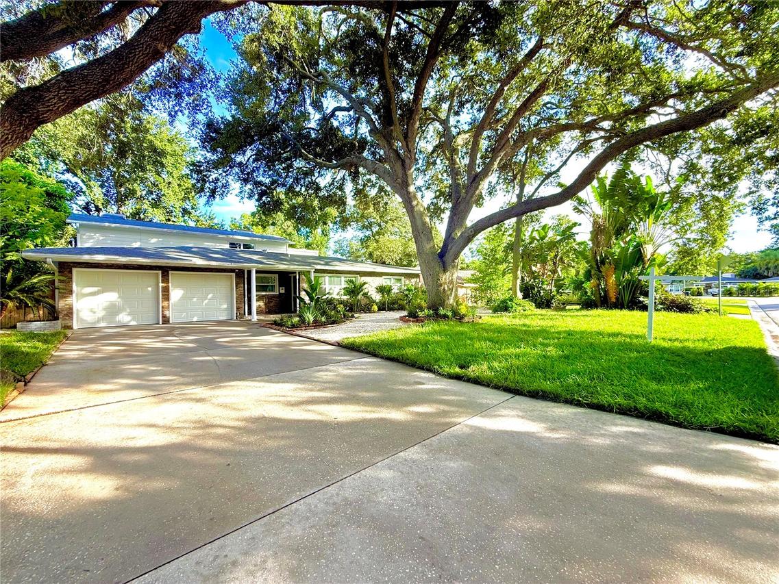 1557 Robinson Dr., St Petersburg, FL 33710